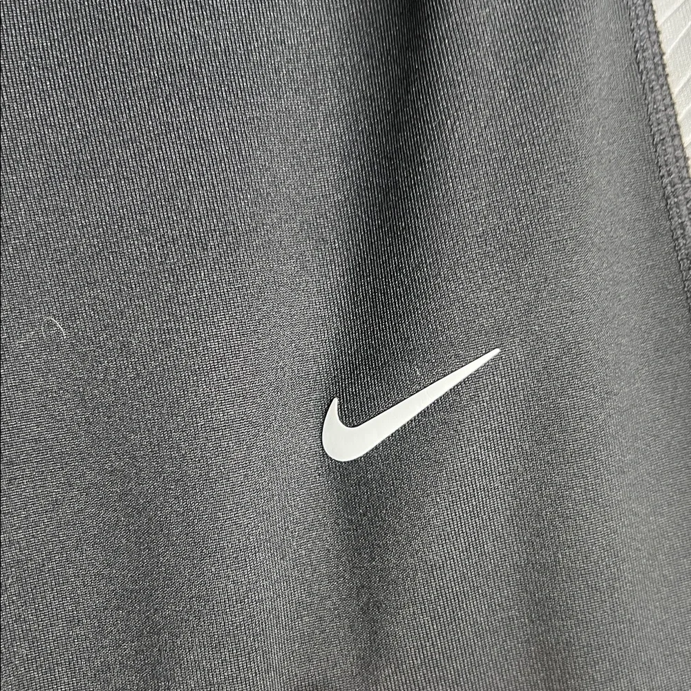 Nike youth pro
